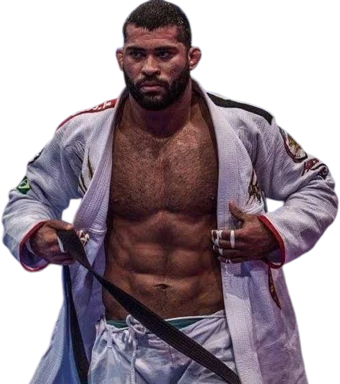 Ricardo Evangelista de kimono branco aberto